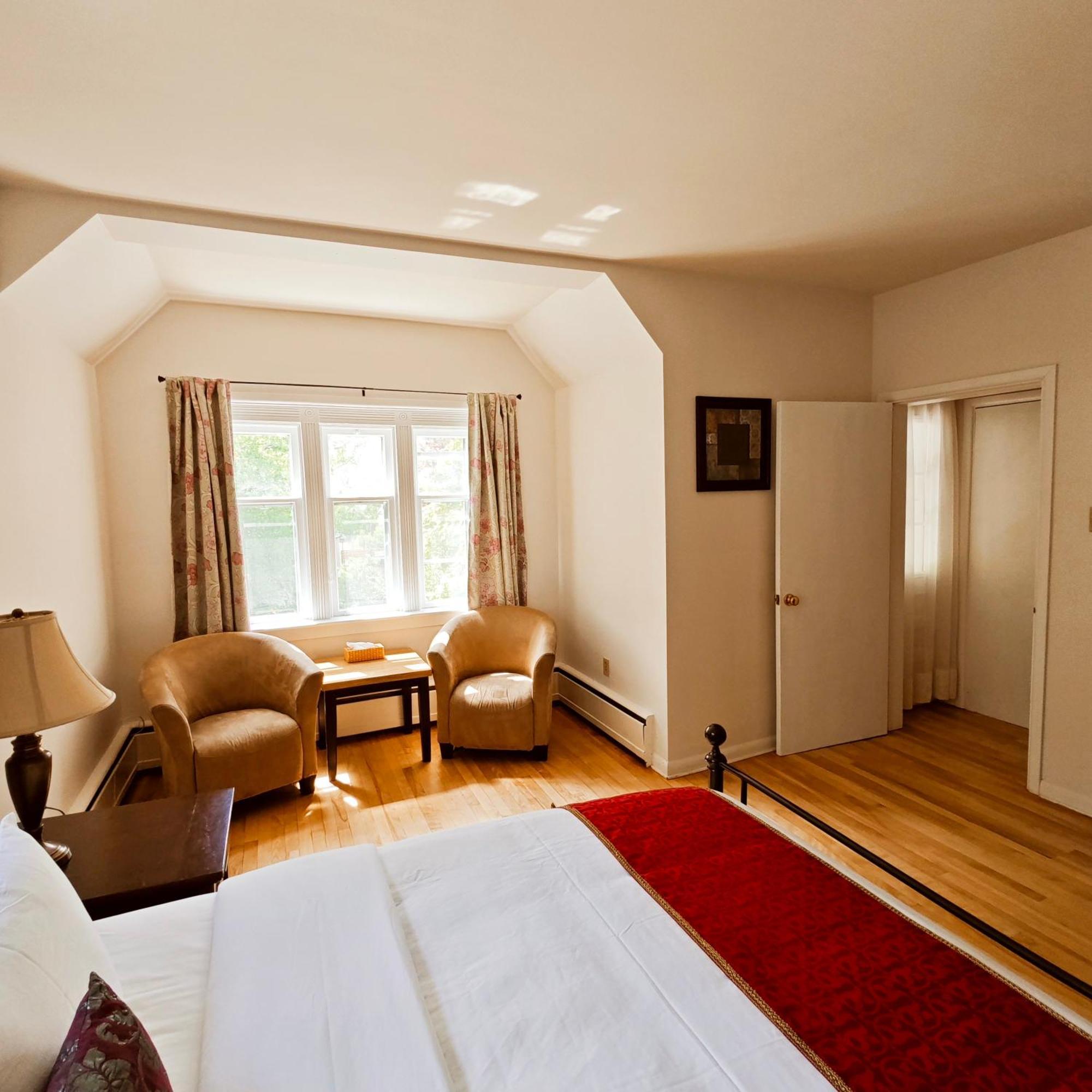 Andy'S Blue House Bed & Breakfast Charlottetown Exterior photo